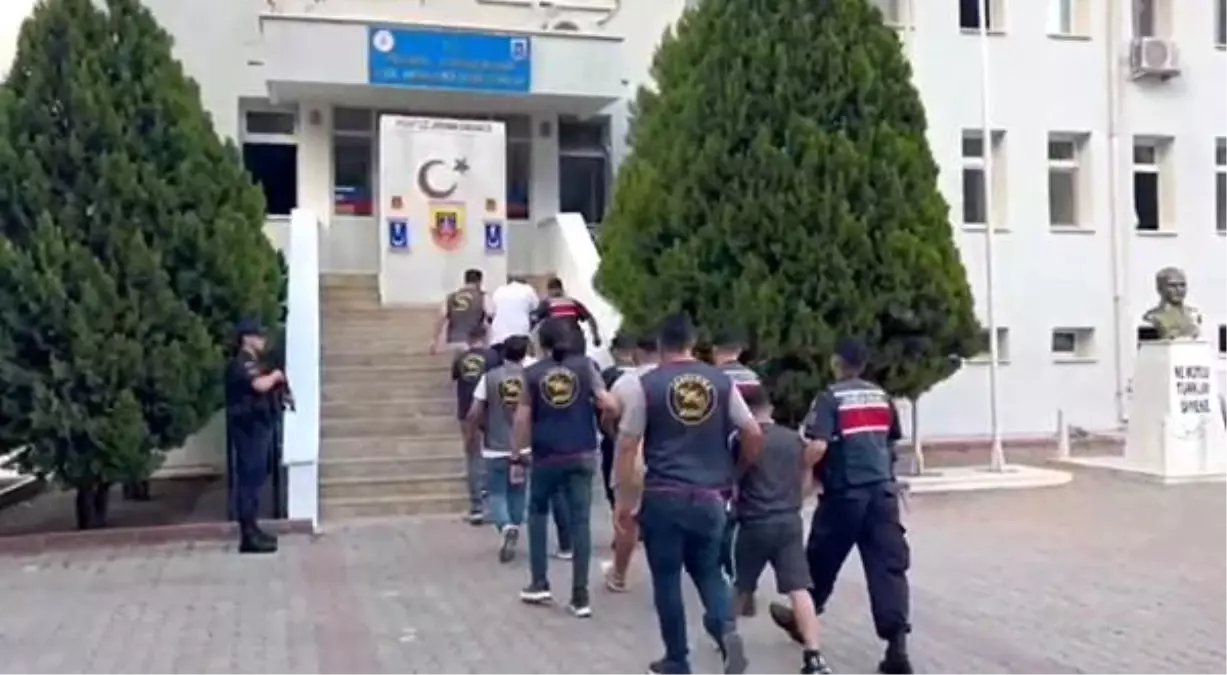 adanada dolandiricilik 2 tutuklama gGgQtW5T