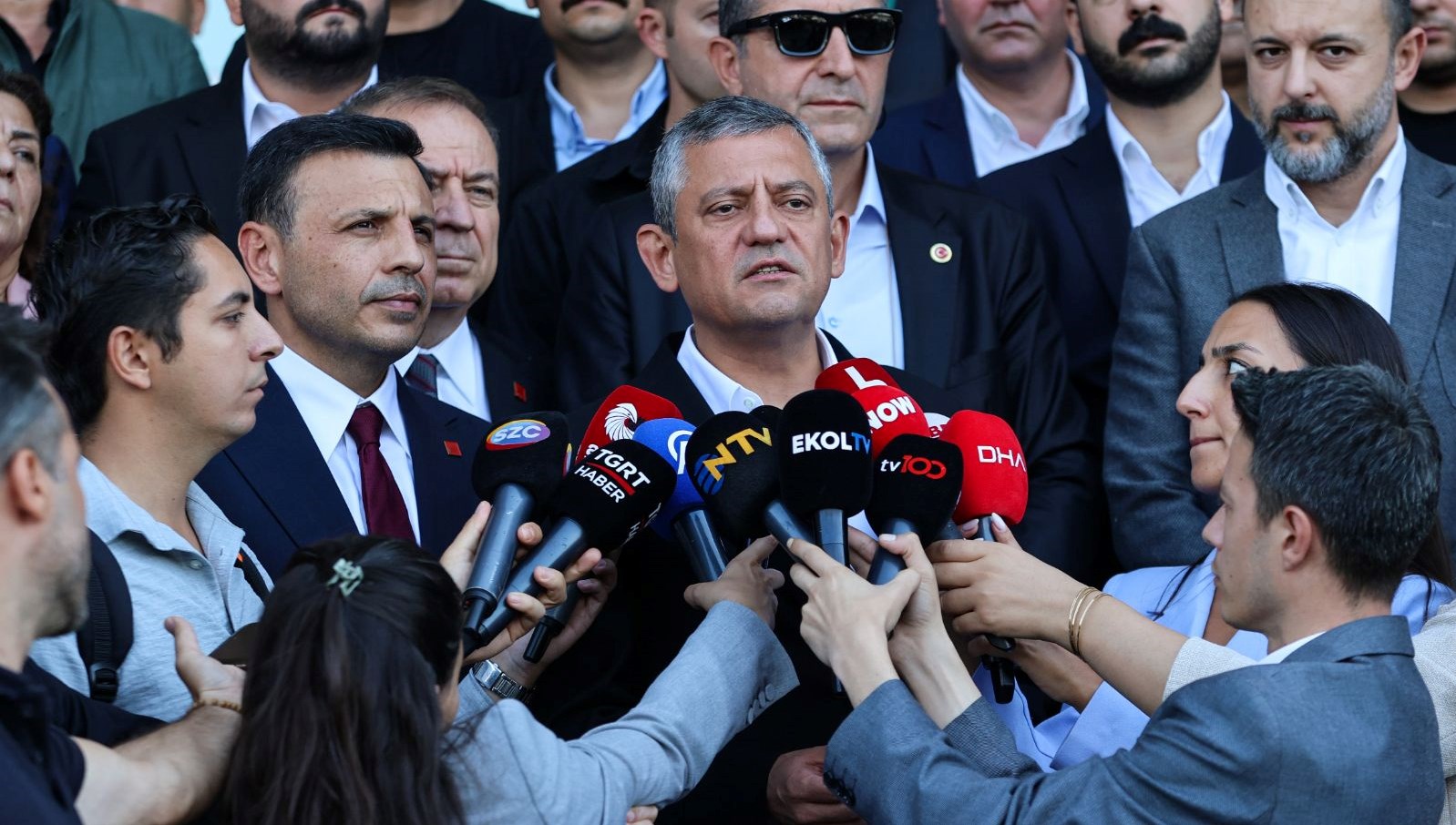 ak partiden ozgur ozel hakkinda suc duyurusu lRM8JXLM