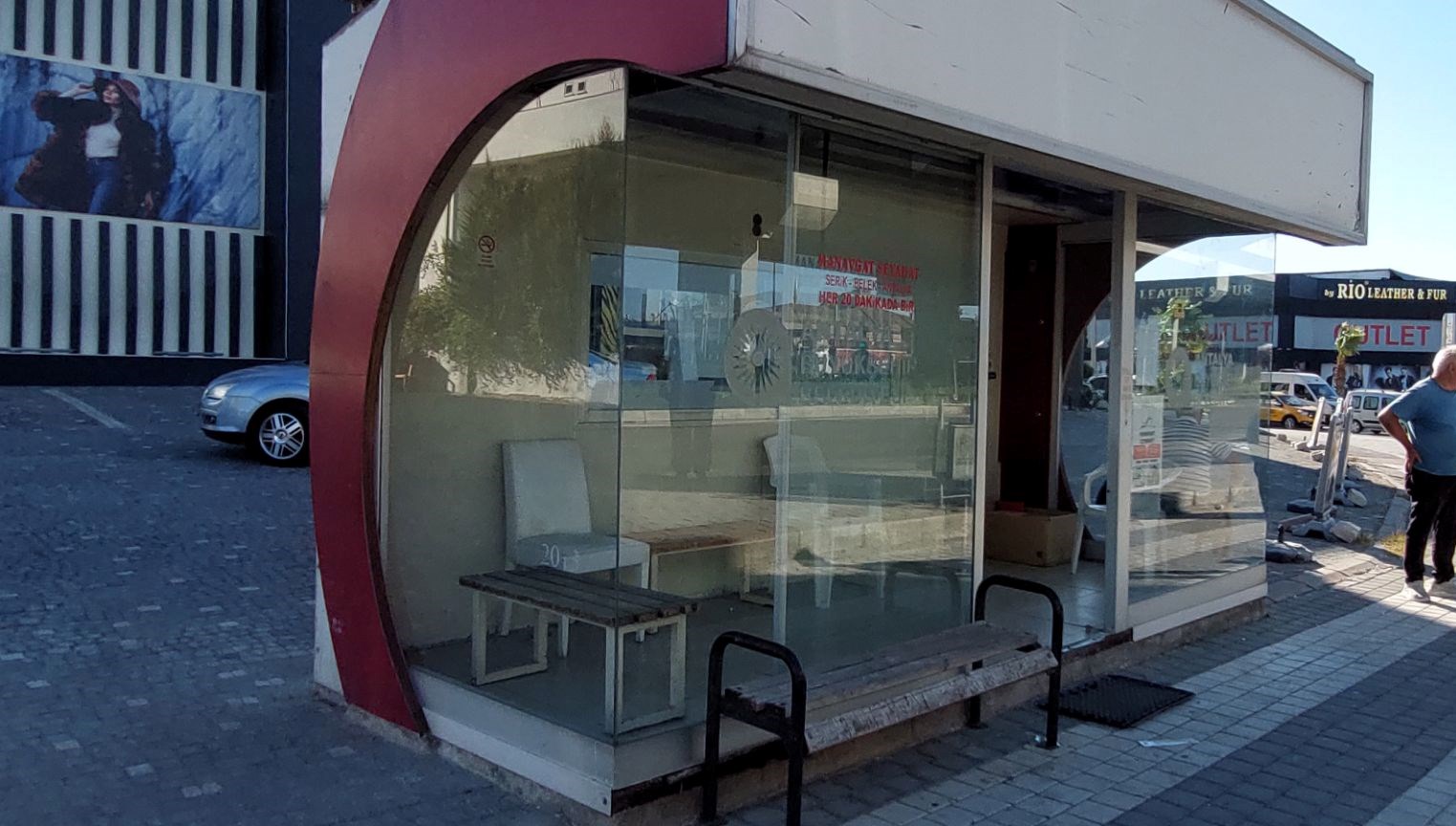 antalyada durakta olum hareketsizduruyordu yasamini yitirdigi belirlendi r2HZ62Mh