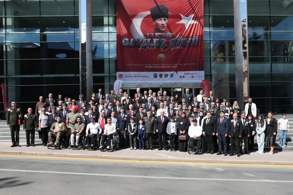 bakan guler hicbir teror orgutunun bolgede kok salmasina izin vermeyecegiz 6llWJAul