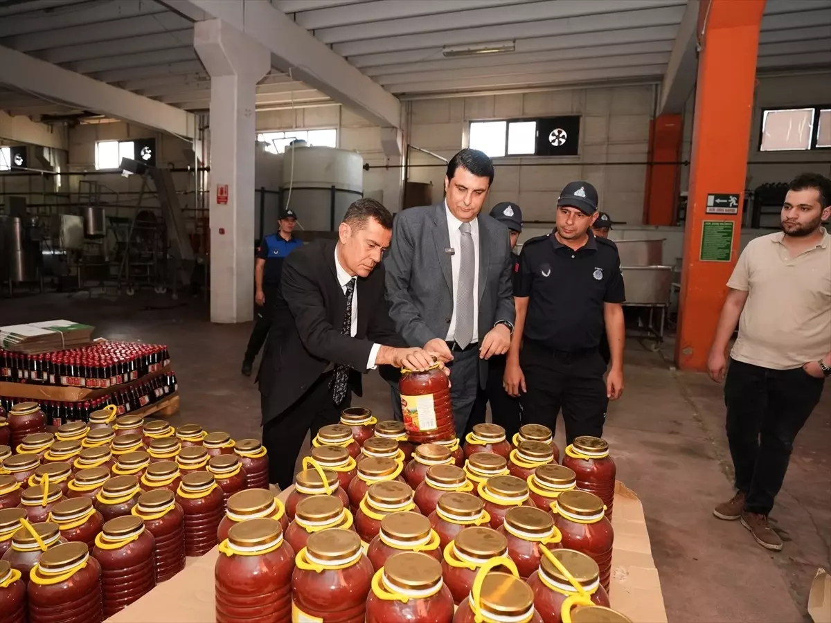 gaziantepte bozuk ve son kullanma tarihi gecmis gida satan is yeri kapatildi OfxEUpAQ