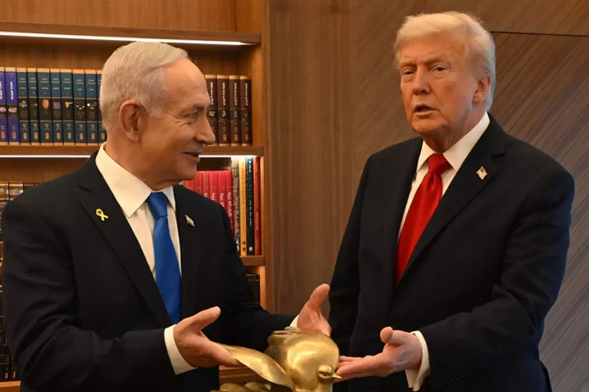 netanyahudan trumpa dikkat ceken hediye FZFh2pC9.jpg