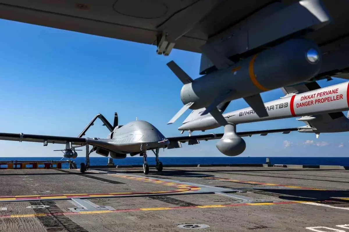 turkiyenin ilk siha gemisi tcg anadolu denizkurdu tatbikatinda hedefleri vurdu BtZ5KiZl