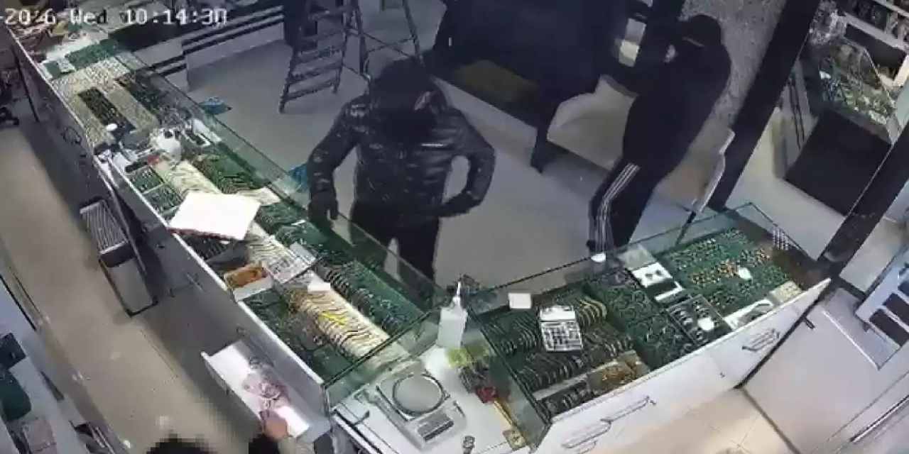 Kuyumcu Soygunu: Maskeli Şüpheliler, Çalışanın Çığlıklarıyla Kaçtı