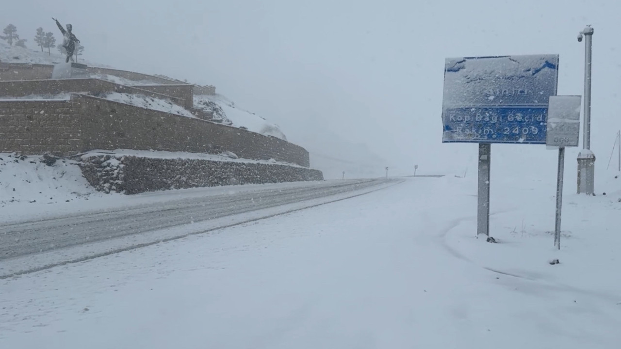 Bayburt’ta İlkbahar Ortasında Beklenmedik Kar Manzaraları
